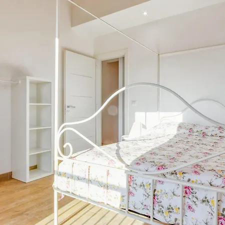 4 Bedroom Gorgeous In Дом отдыха *