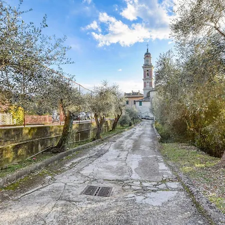 4 Bedroom Gorgeous In San Salvatore (Genoa)