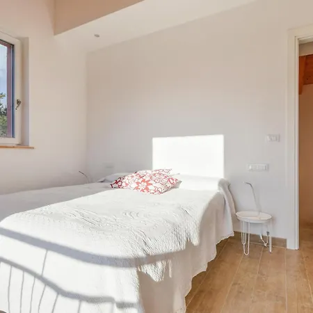4 Bedroom Gorgeous In Holiday home *